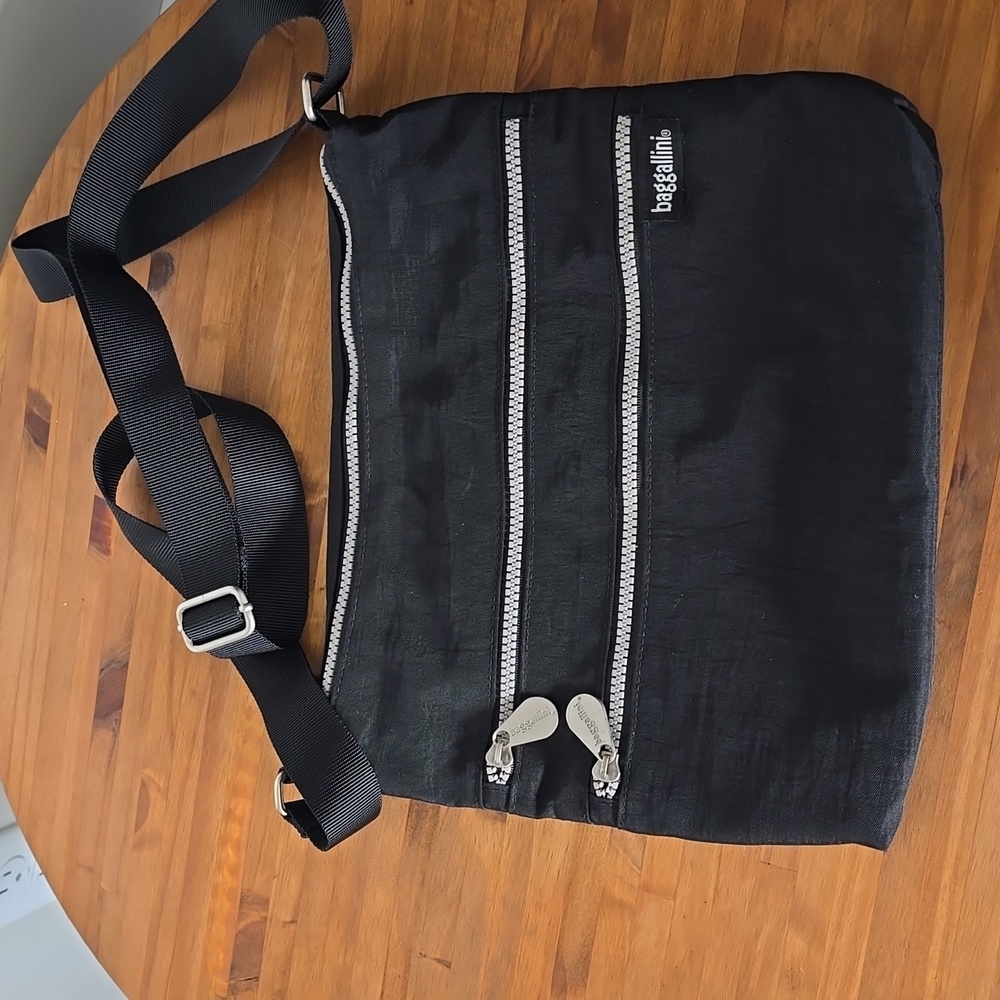 Baggallini Crossbody Bag 4 Zippers Adjustable Strap Black 10.5" x 12"